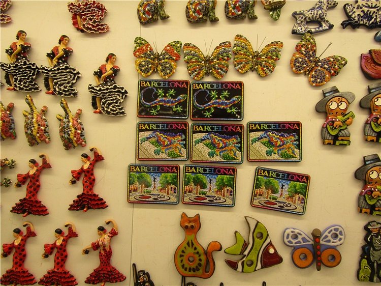 Капустка в посудной лавке с видом на Барселону