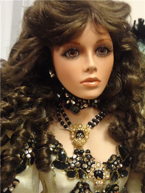 Я назвала ее Золотая Звезда. Фарфоровая кукла от Русти