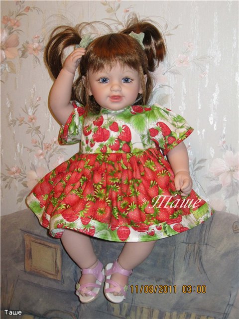 Клубничное настроение среди зимы или "вкусные" платья для виниловых малышек | Бэйбики Клубничное настроение среди зимы или "вкусные" платья для виниловых малышек