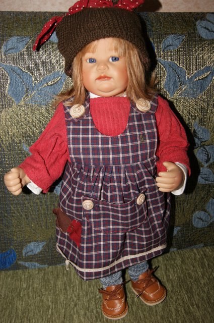 Кто стучится в дверь ко мне с толстой сумкой на ремне