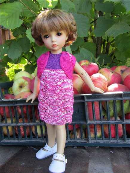 Новое вязаное платье нашего цветочка