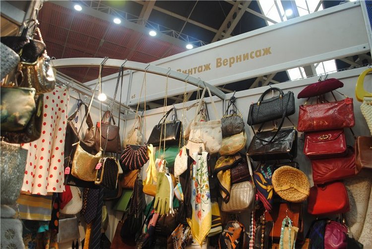 На Тишинку мы пошли – там сокровища нашли. Взгляд на «Блошиный рынок» со второго этажа | Бэйбики На Тишинку мы пошли – там сокровища нашли. Взгляд на «Блошиный рынок» со второго этажа