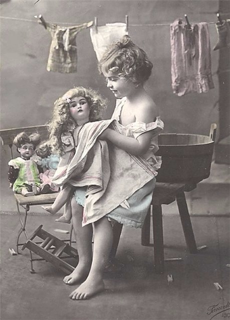 Старый фотоальбом. Девочки и куклы - продолжение