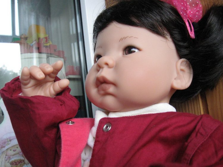 Азиаточка Миддлетончик и её любимые игрушки