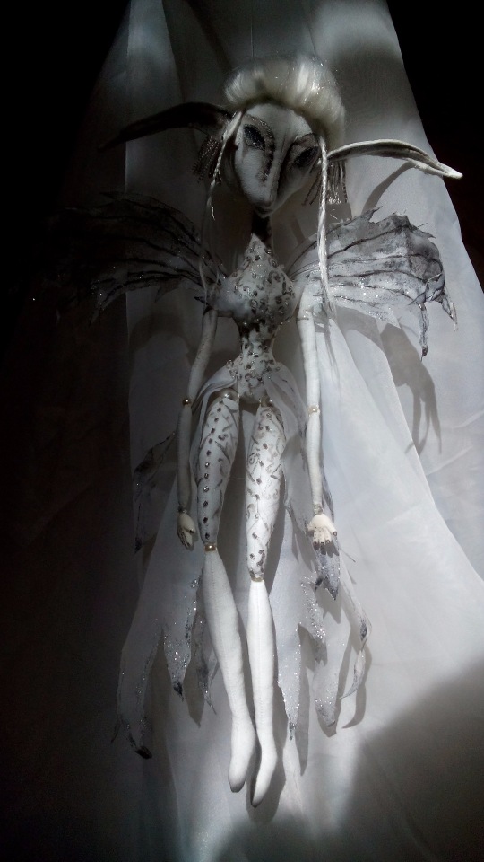 Коллекция кукол "Свет и Тень Хрустального Озера": Осколок Льда