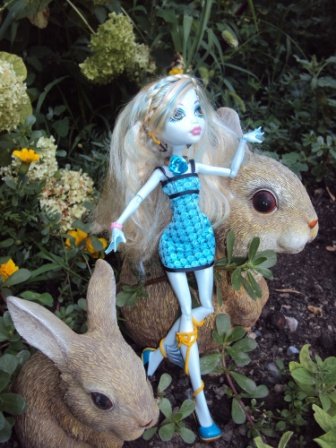 Monster High: Как две красавицы гулять в сад ходили