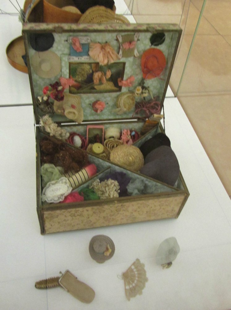 «Мода по-взрослому. Истории из кукольного гардероба» - выставка в Музее-заповеднике «Царицыно» - продолжение - детали. Часть