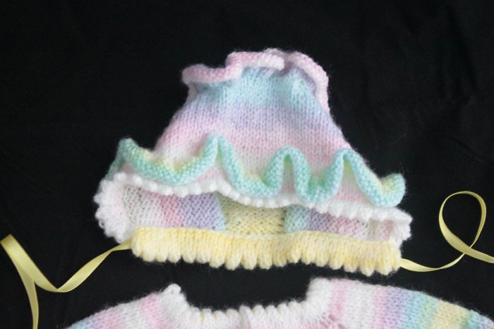 Вязаные комплекты для кукол малышей (фото 6)