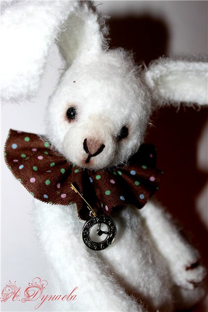 Братец Кролик - игрушка вязанная крючком (фото 6)