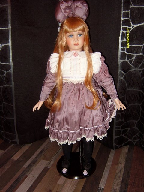 Серьёзная Алисса ,коллекционная ,фарфоровая кукла от Памелы Филлипс (для Seymour Mann)
