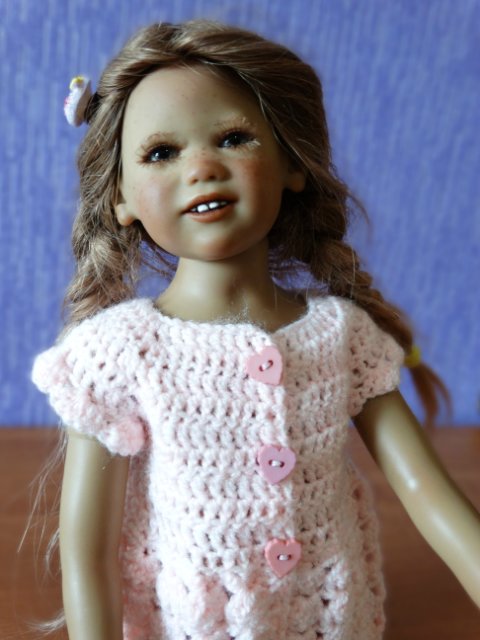 Розовые цветы или вязаные платья для любимых кукол
