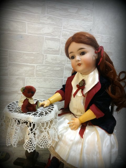 Задумчивая, скромная, тихая и строгая. Armand Marseille