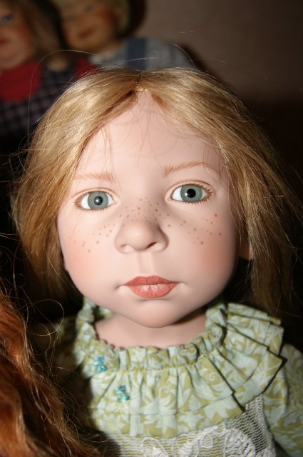 Кто стучится в дверь ко мне с толстой сумкой на ремне