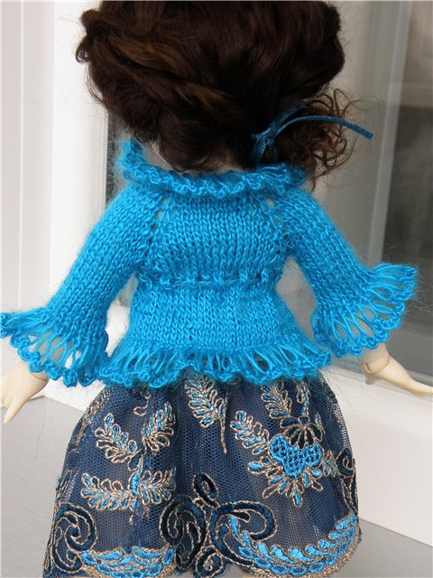 И нет нам покоя ни ночью ни днем, всё вяжем и шьём