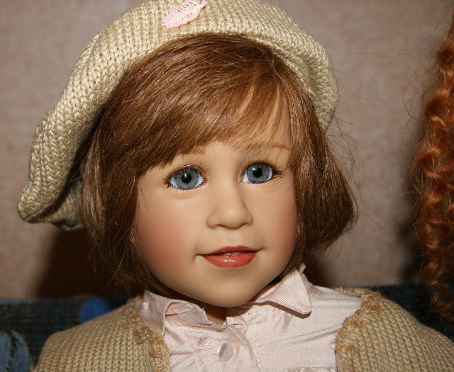 Кто стучится в дверь ко мне с толстой сумкой на ремне