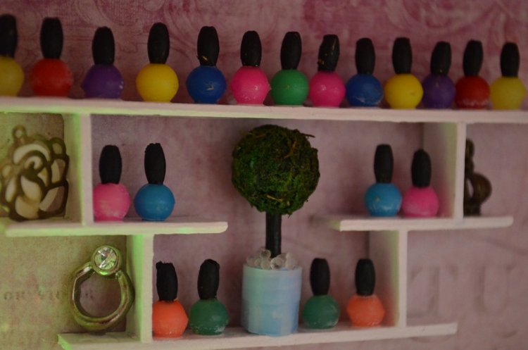 Полочка с миниатюрой "Маникюрный салон"+шкатулка+светильник