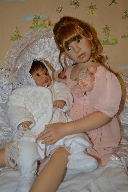 А у Гвэн появилась сестренка (или братик)