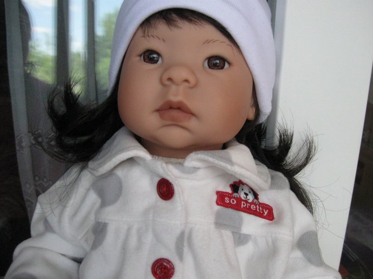 Азиаточка Миддлетончик и её любимые игрушки