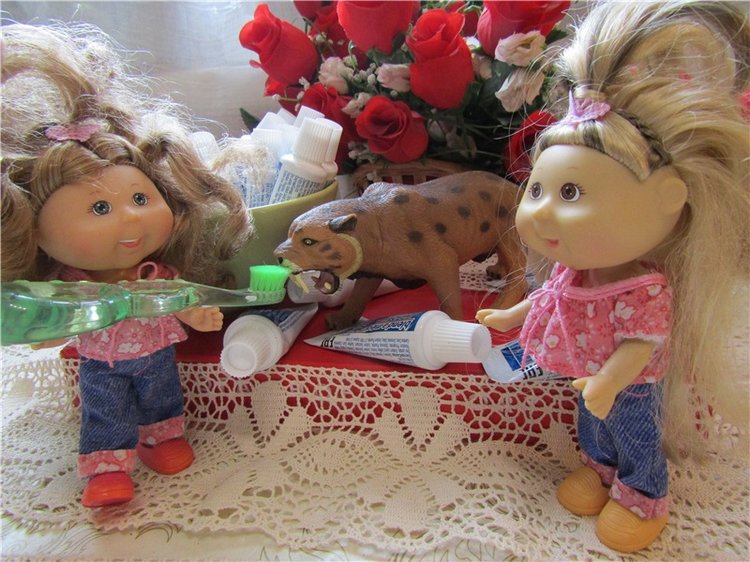 Каждый в мире знает четко - зубы надо чистить щеткой (фото 3)