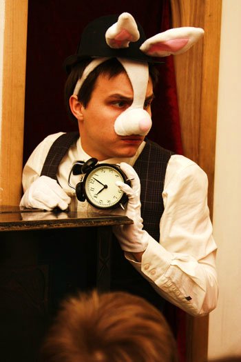 Глубока ли кроличья нора или Хэллоуин в Зазеркалье