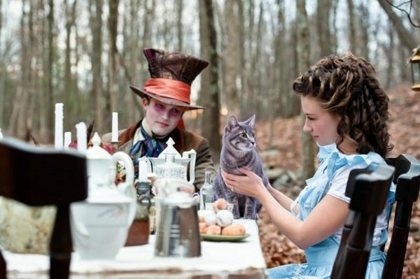 Глубока ли кроличья нора или Хэллоуин в Зазеркалье