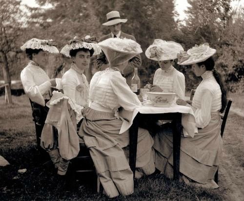 Для тех, кто в поиске или Каждый охотник желает знать. Викторианские и эдвардианские наряды