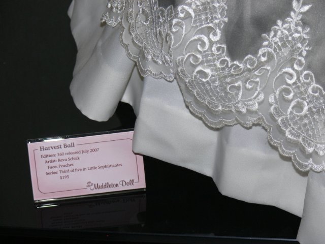 Необыкновенно красивая девушка Harvest Ball, Lee Middleton (фото 4)