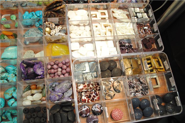 Выставка на Тишинке "Атмосфера творчества". Октябрь 2014. Бусинка к бусинке - получаются бусики! Кружево для антикварных