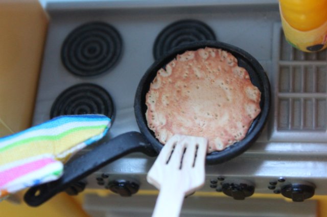 Блины на масленицу, миниатюра для кукол в формате 1/6