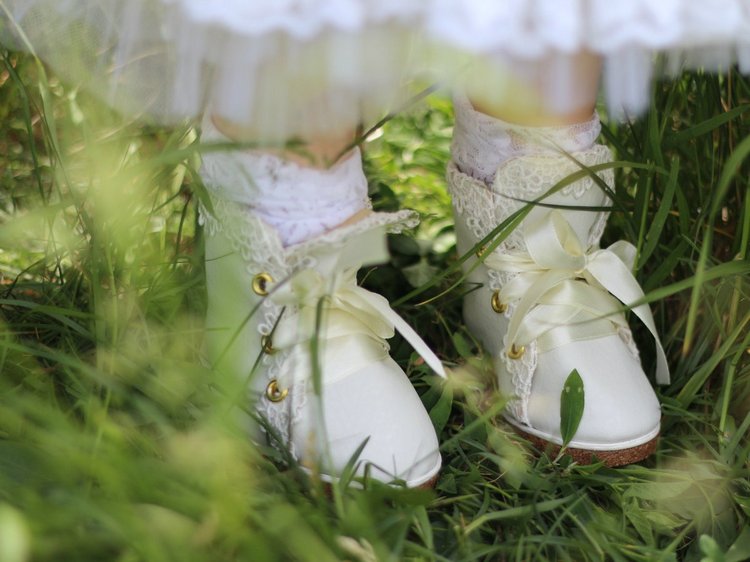 Улыбнется девочка, подмигнет слегка ... кудри ярко-рыжие ручкой теребя