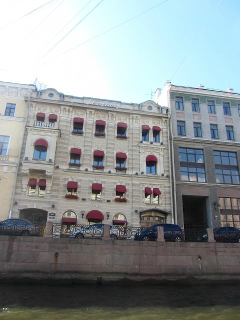 Приглашаем на водную экскурсию по Петербургу