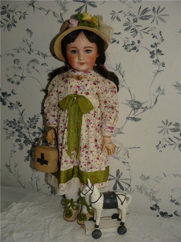 Старинная француженка-крестьянка Unis