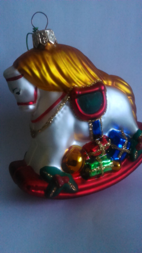 Ребята!! А давайте елочные игрушки показывать! :-)