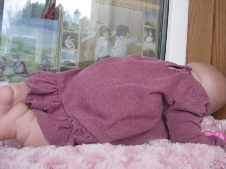 Маленькая Евочка любит наряжаться