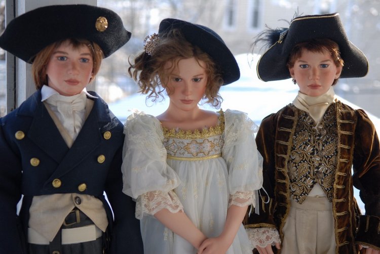 Два офицера и девушка, или поздравляю вас с Праздником Любви