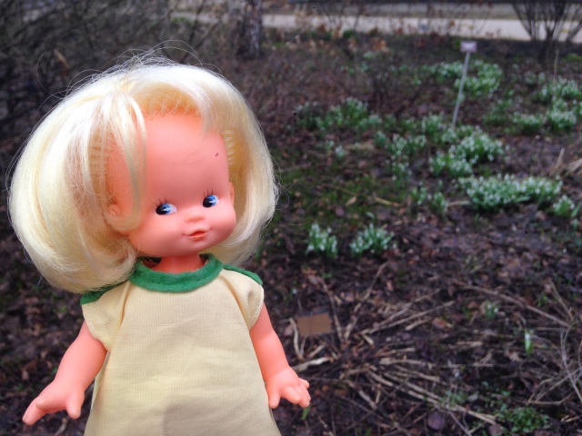 Фотосессия куклы ГДР Косолапки в Аптекарском огороде