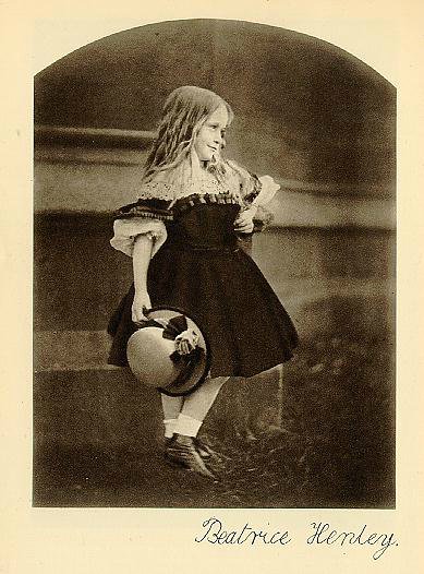 Кто Вы, мистер Кэррол или Каждый пишет, как он дышит. Фотоработы сказочника и математика | Бэйбики Кто Вы, мистер Кэррол или Каждый пишет, как он дышит. Фотоработы сказочника и математика (фото 10)