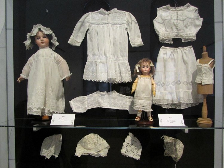 «Мода по-взрослому. Истории из кукольного гардероба» - выставка в Музее-заповеднике «Царицыно» - в шести частях. Часть 1