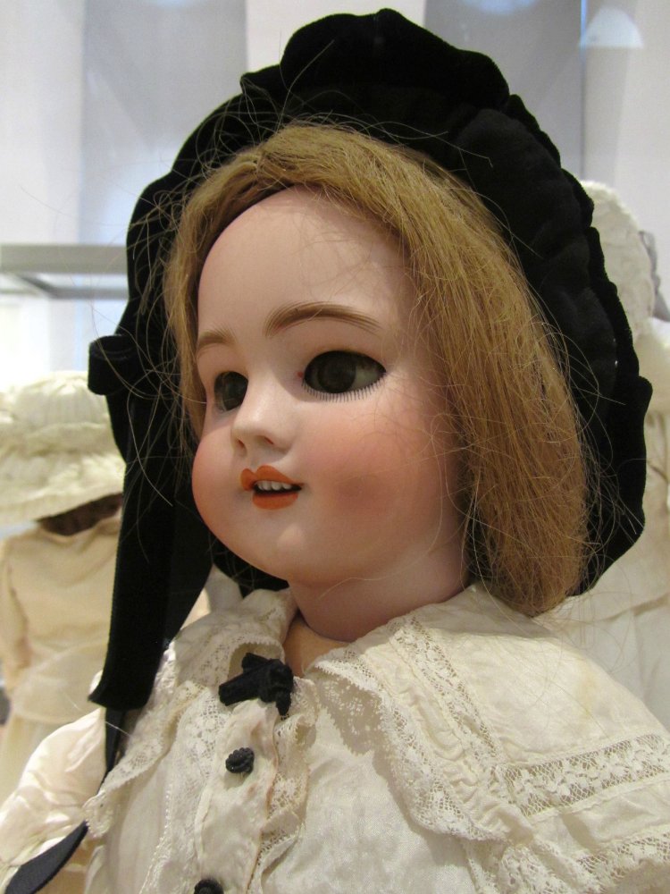 «Мода по-взрослому. Истории из кукольного гардероба» - выставка в Музее-заповеднике «Царицыно» - продолжение - 6-ой зал.