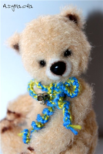 Мини мишка Бо - игрушка вязанная крючком