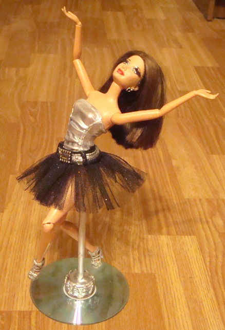 Мастер-класс - подставка для кукол формата Барби своими руками | Бэйбики Мастер-класс - подставка для кукол формата Барби своими руками