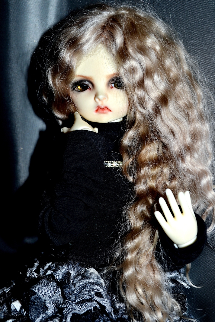 Моя серьёзная и непохожая на других BJD-девочка Aaron от Dollzone