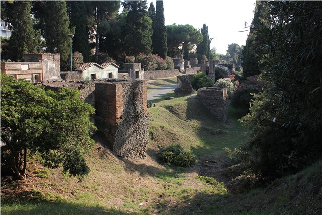 Путешествие по древнему римскому городу Помпеи и вулкану Везувий (фото 3)