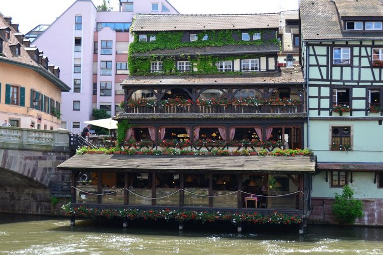 Очарование стринных французских городов