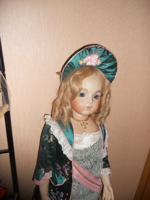 История женского костюма конца 18-19 века в куклах BEBE