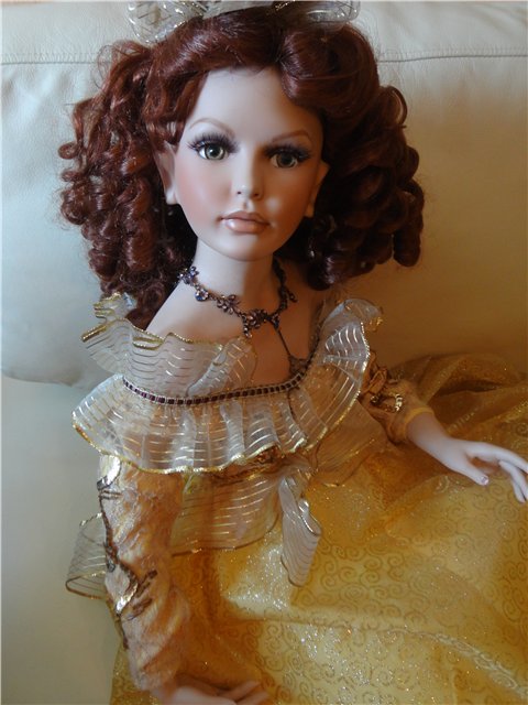 Ты провинилась...красотою! А это редкое богатство! Фарфоровая кукла Donna Rubert - София (фото 9)