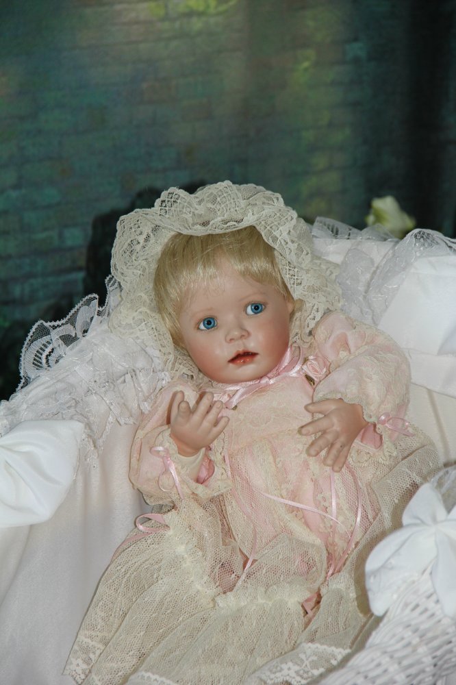 Фарфоровая кукла Беатриса (фото 5)