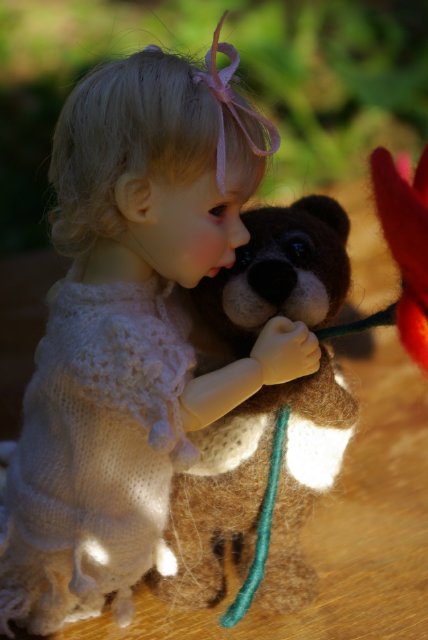 Маленькое приключение в саду цветов. Connie Lowe