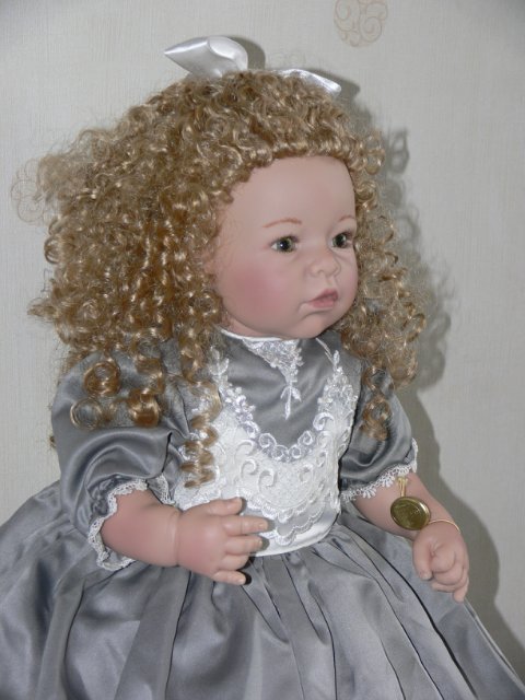 Необыкновенно красивая девушка Harvest Ball, Lee Middleton (фото 9)