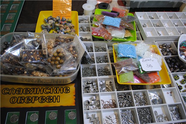 Выставка на Тишинке "Атмосфера творчества". Октябрь 2014. Бусинка к бусинке - получаются бусики! Кружево для антикварных